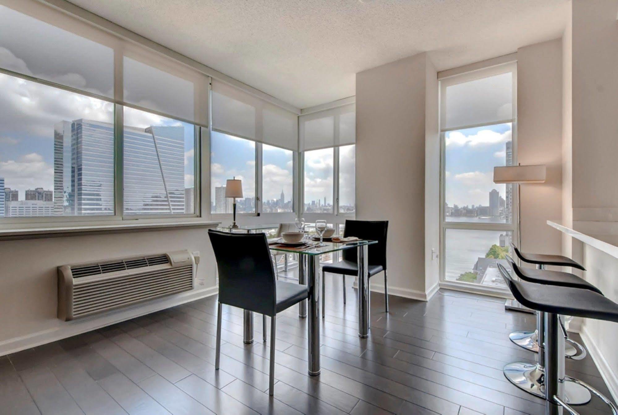 Global Luxury Suites At Newport Jersey City Exterior photo