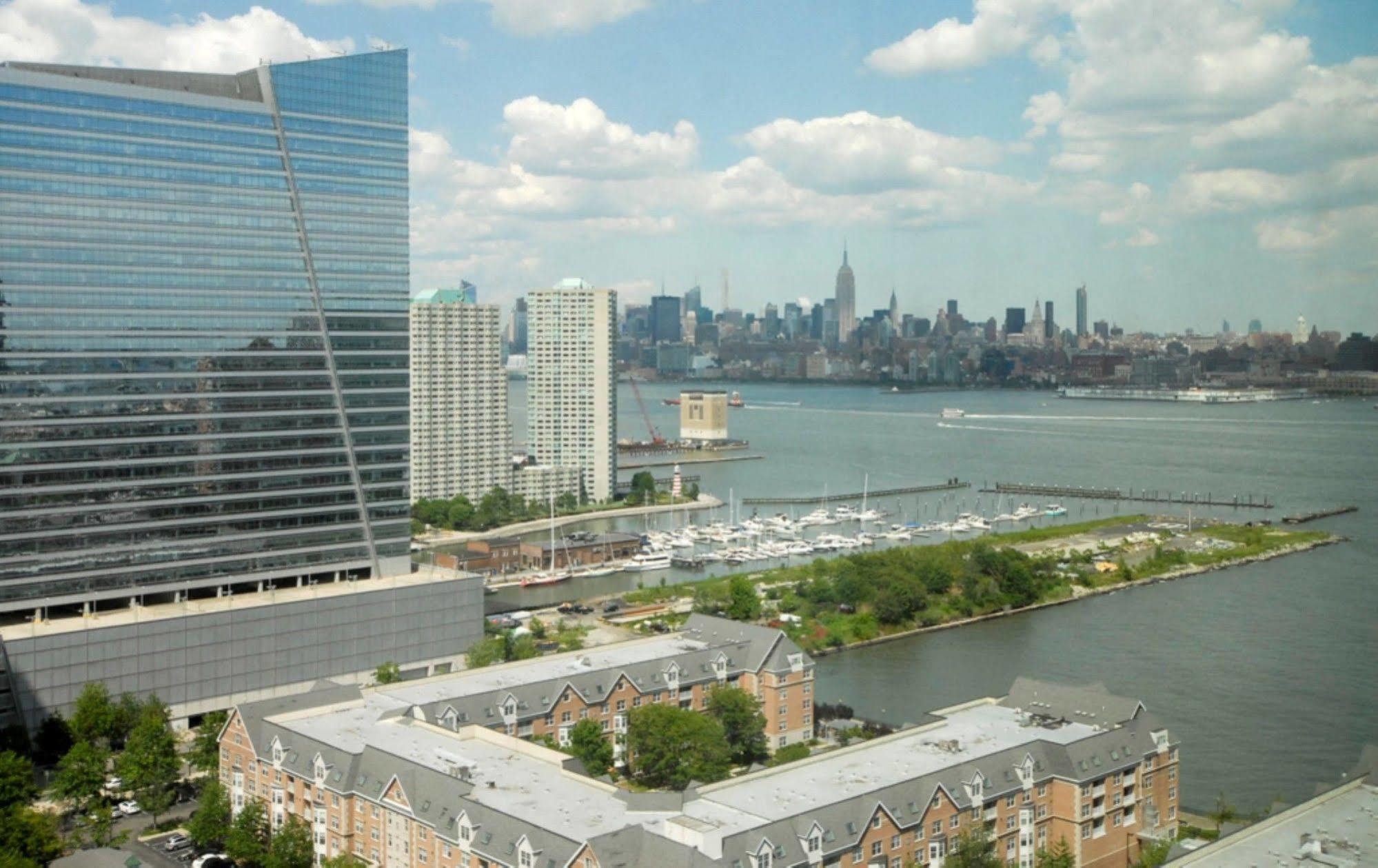 Global Luxury Suites At Newport Jersey City Exterior photo